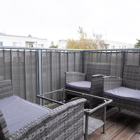 Modern Apartment W/ Cozy Balcony Near City Center Wina Bagian luar foto