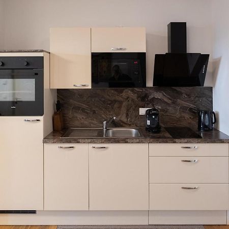Modern Apartment W/ Cozy Balcony Near City Center Wina Bagian luar foto