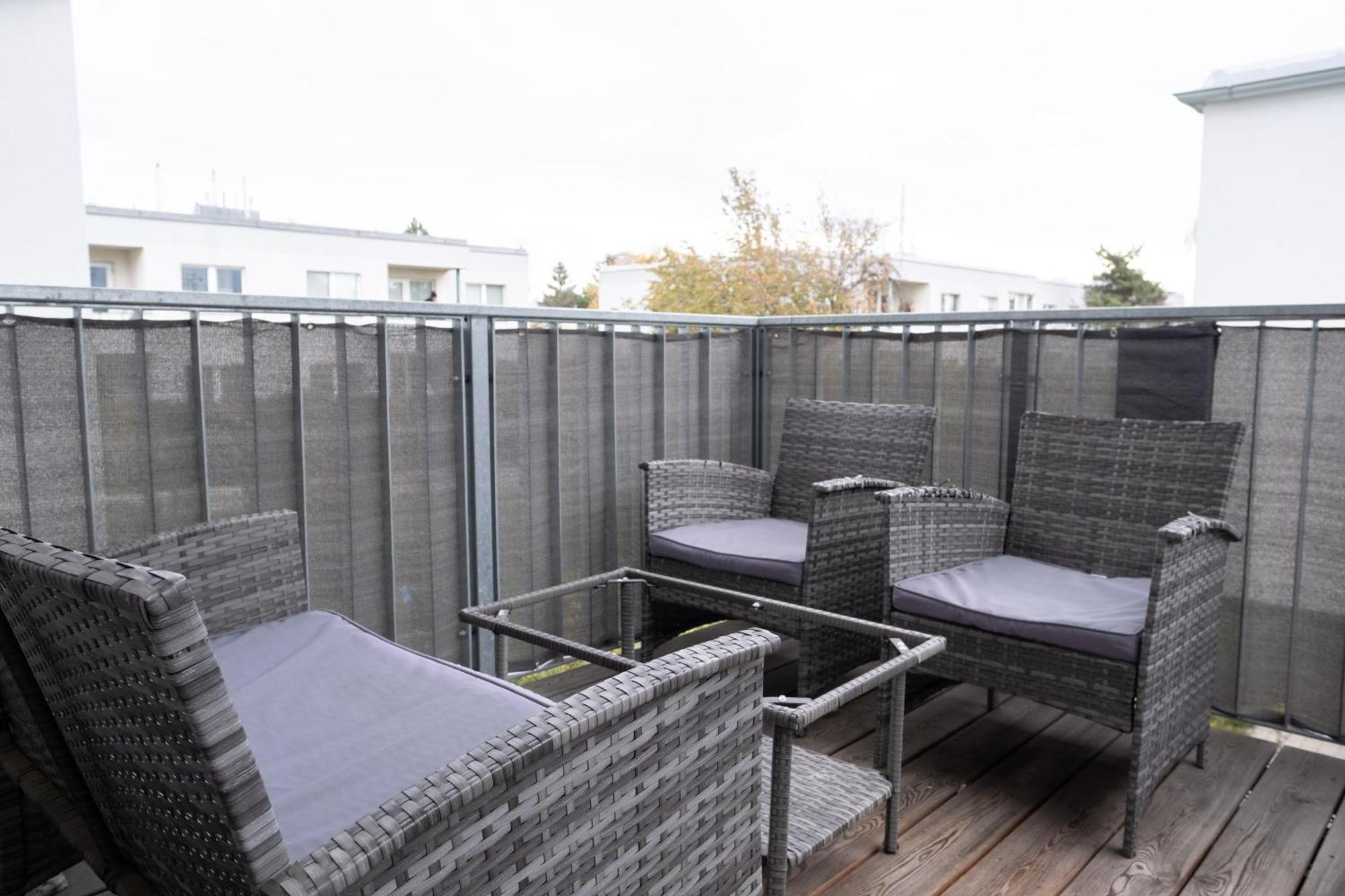 Modern Apartment W/ Cozy Balcony Near City Center Wina Bagian luar foto