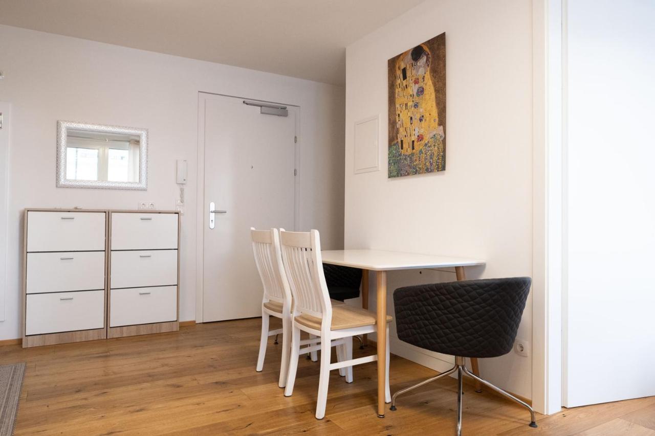 Modern Apartment W/ Cozy Balcony Near City Center Wina Bagian luar foto