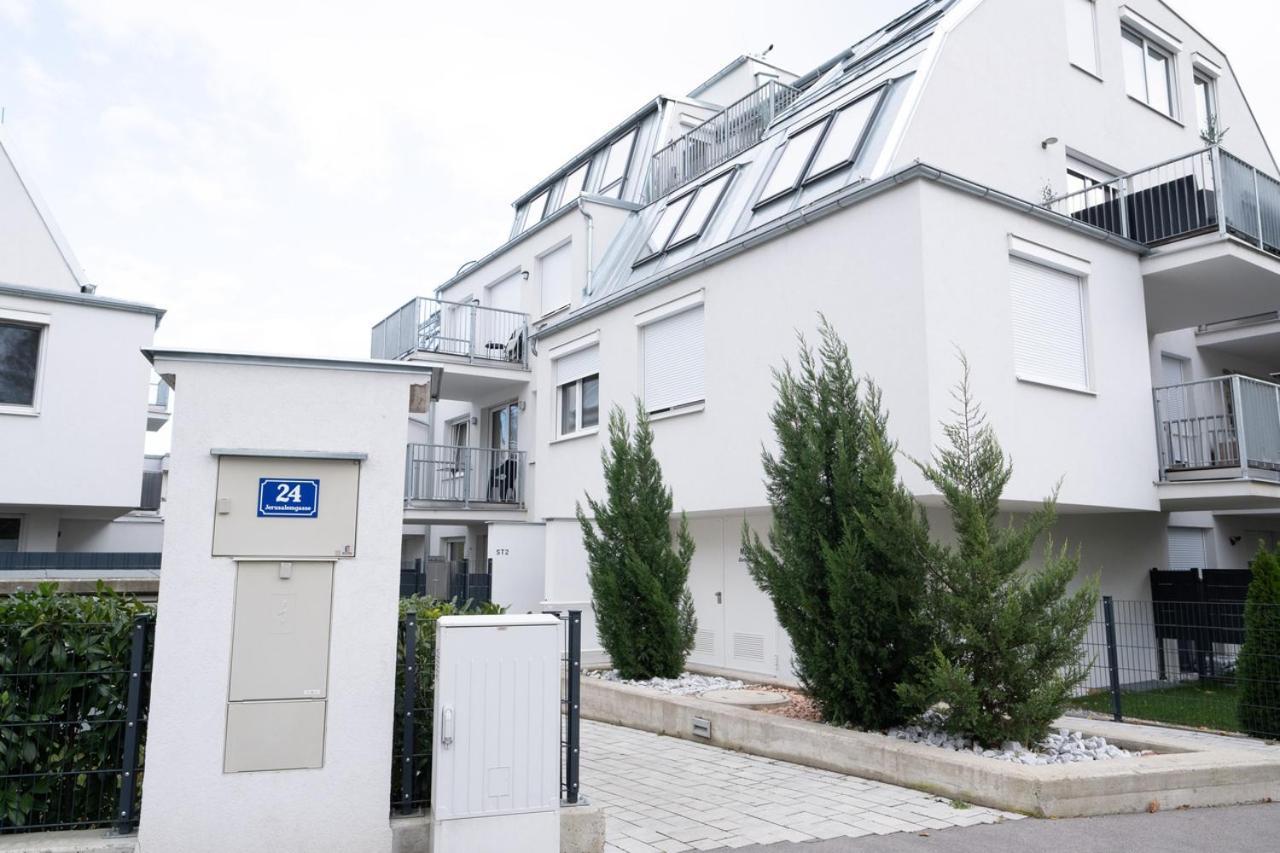 Modern Apartment W/ Cozy Balcony Near City Center Wina Bagian luar foto