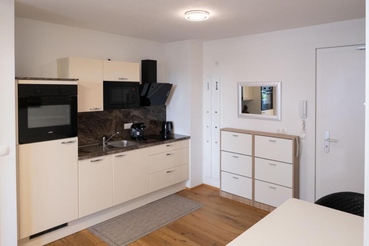 Modern Apartment W/ Cozy Balcony Near City Center Wina Bagian luar foto