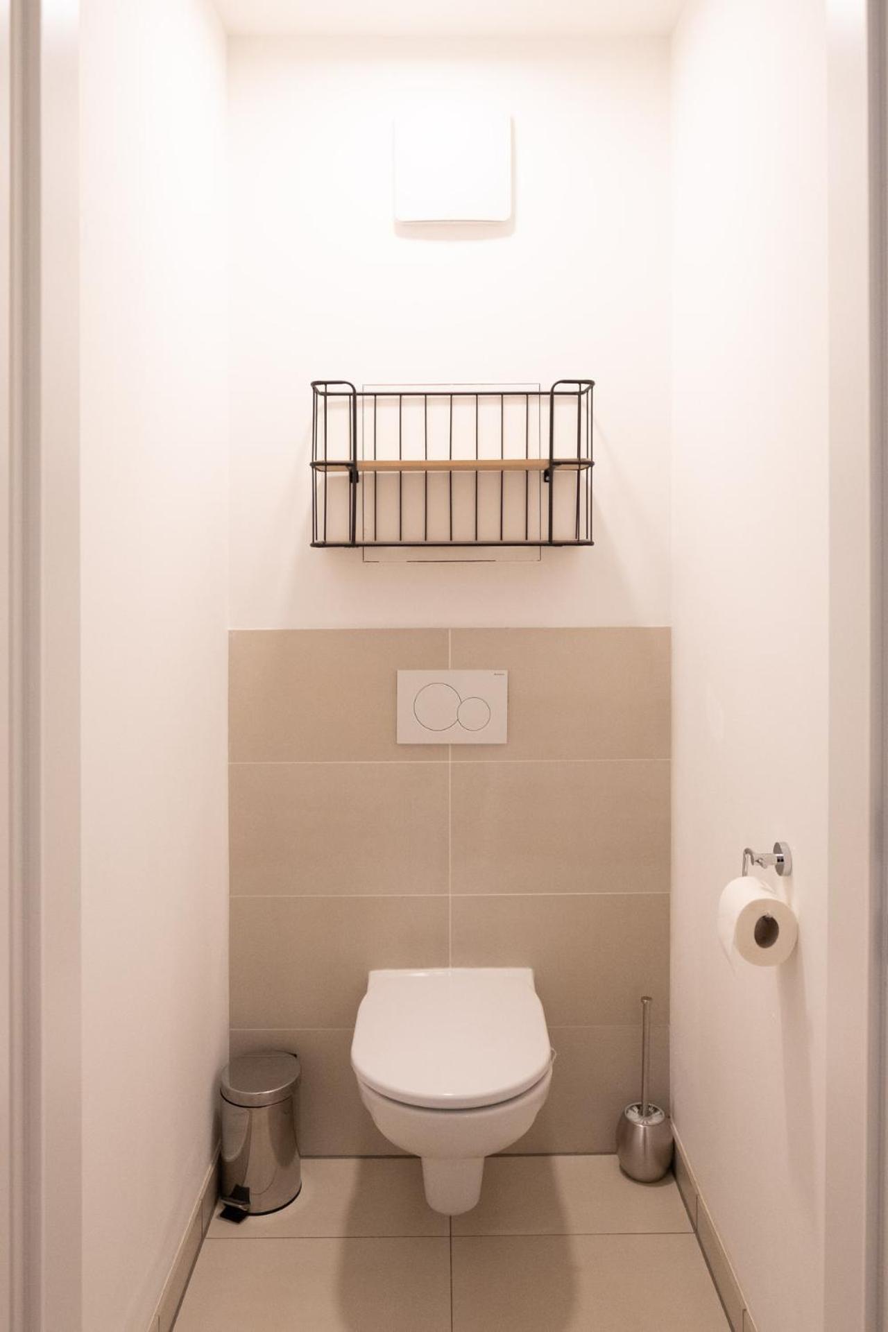 Modern Apartment W/ Cozy Balcony Near City Center Wina Bagian luar foto