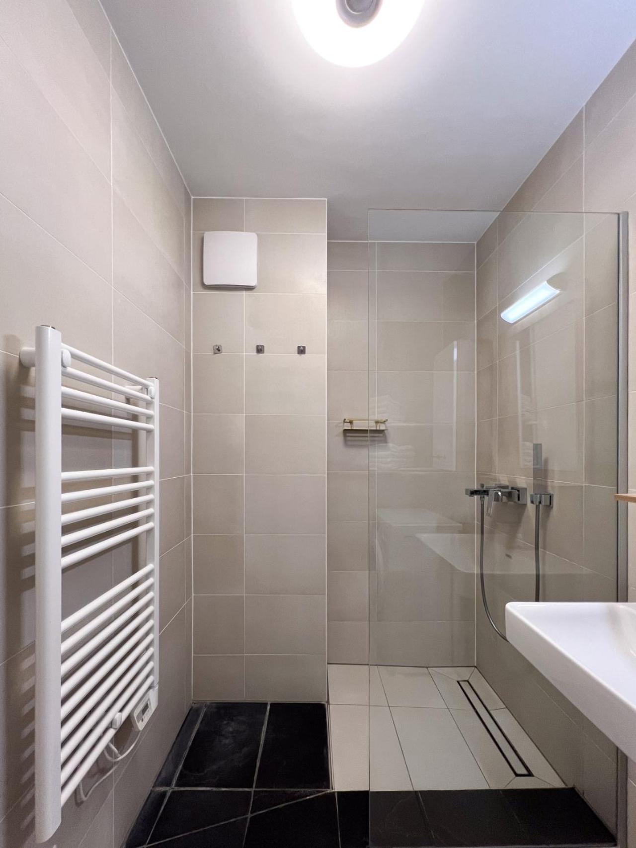 Modern Apartment W/ Cozy Balcony Near City Center Wina Bagian luar foto